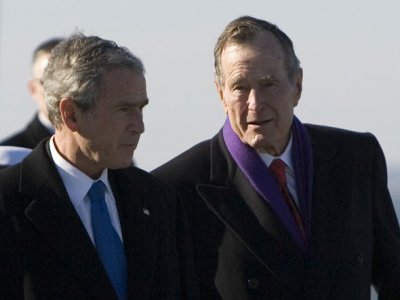 Бывшие президенты Джордж Буш-старший (George HW Bush) и Джордж Буш-младший (George W Bush)