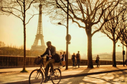 Велосипедист в Париже