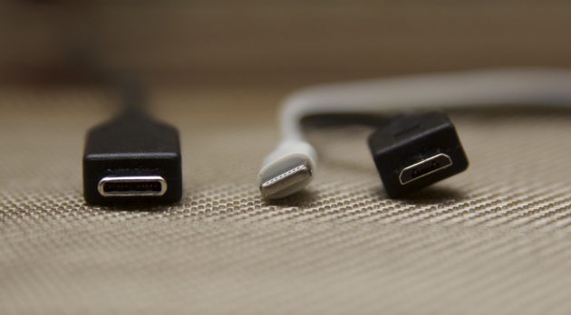 Слева направо: USB Type-C, Lightning, micro USB