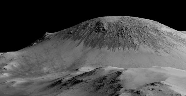 Вода на Марсе оставляет темные следы на склонах холмов