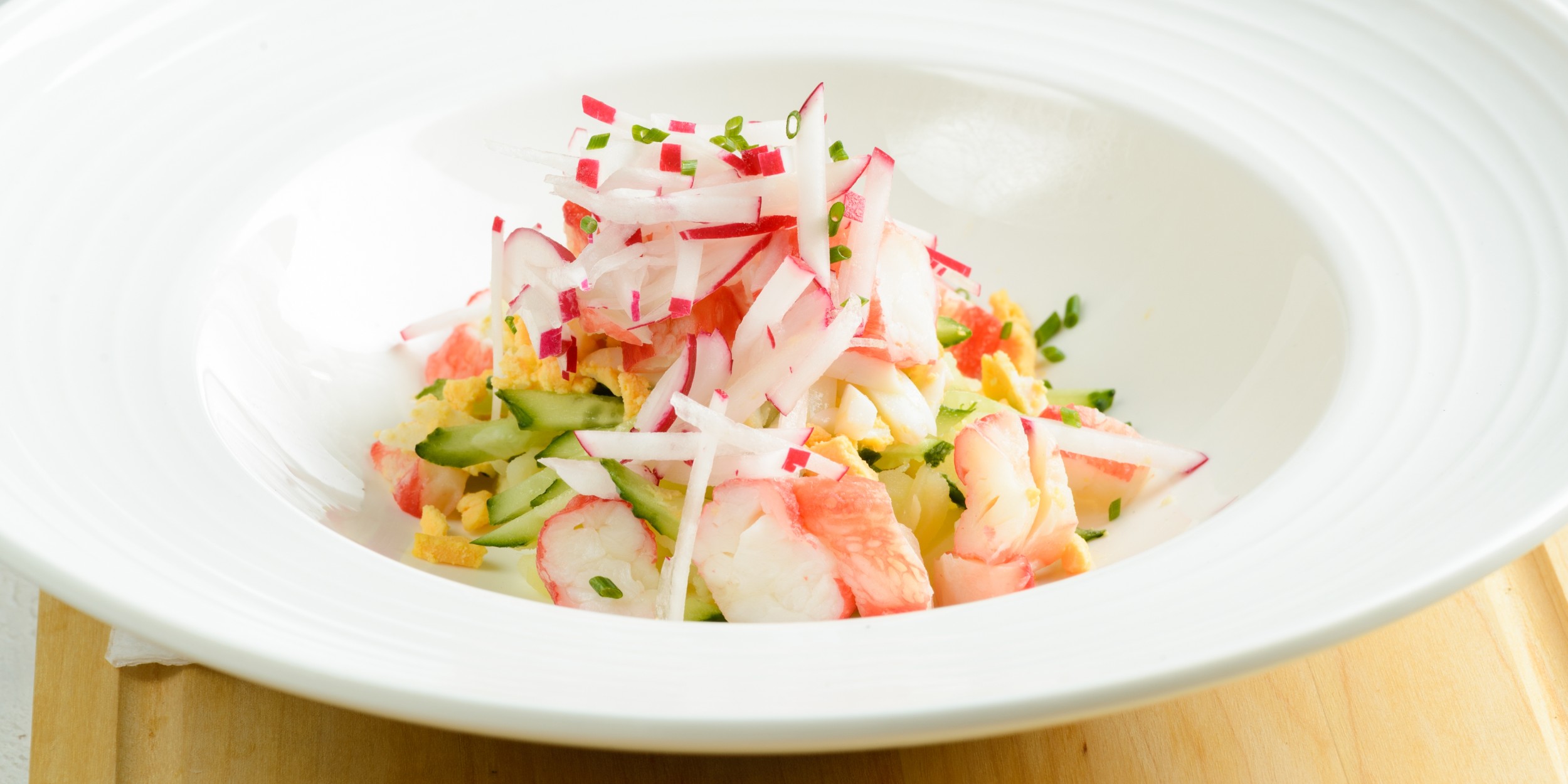 Окрошка с крабовыми палочками