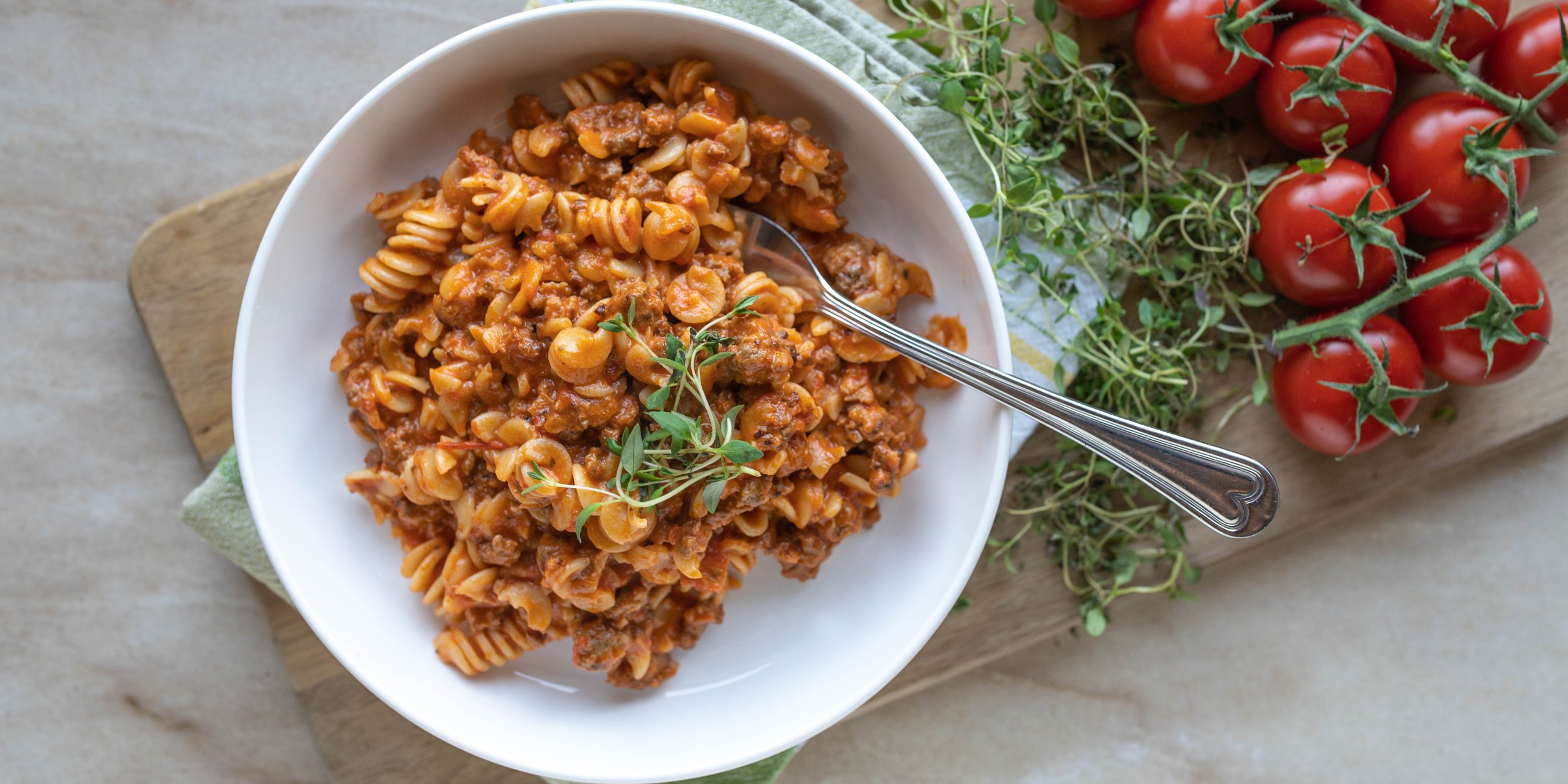 Сытная паста с фаршем из индейки, похожая на лазанью