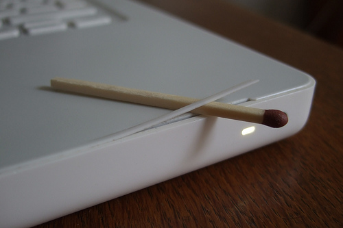 Apple игнорирует поломки ноутбуков MacBook
