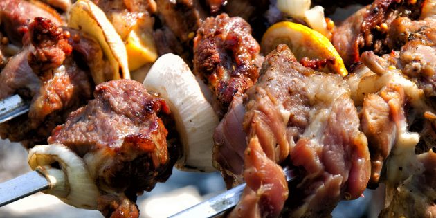 Как замариновать мясо: шашлык из свинины в томатном соке