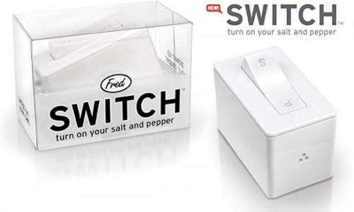 Никогда больше не путайте солонку и перечницу. В устройстве Switch перец и соль разделены стильной кнопкой-переключателем.