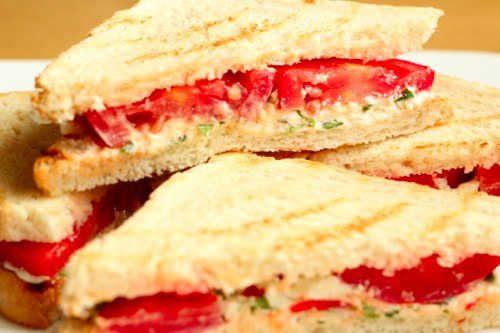 Холодные сэндвичи с фетой и помидорами