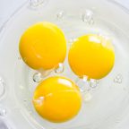 Кухонные лайфхаки: как правильно хранить яичные желтки