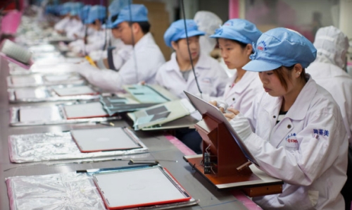 Общественное внимание заставляет Apple улучшать условия труда на фабриках