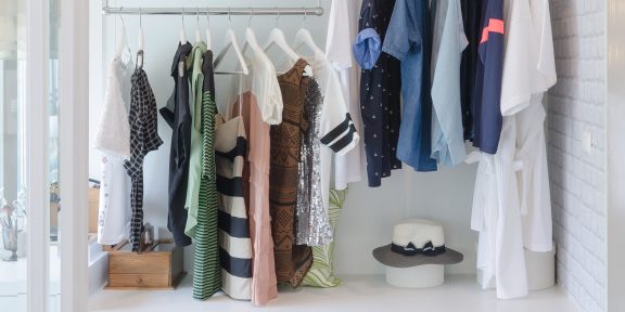 Весенняя уборка: как быстро и легко разобраться в одёжном шкафу