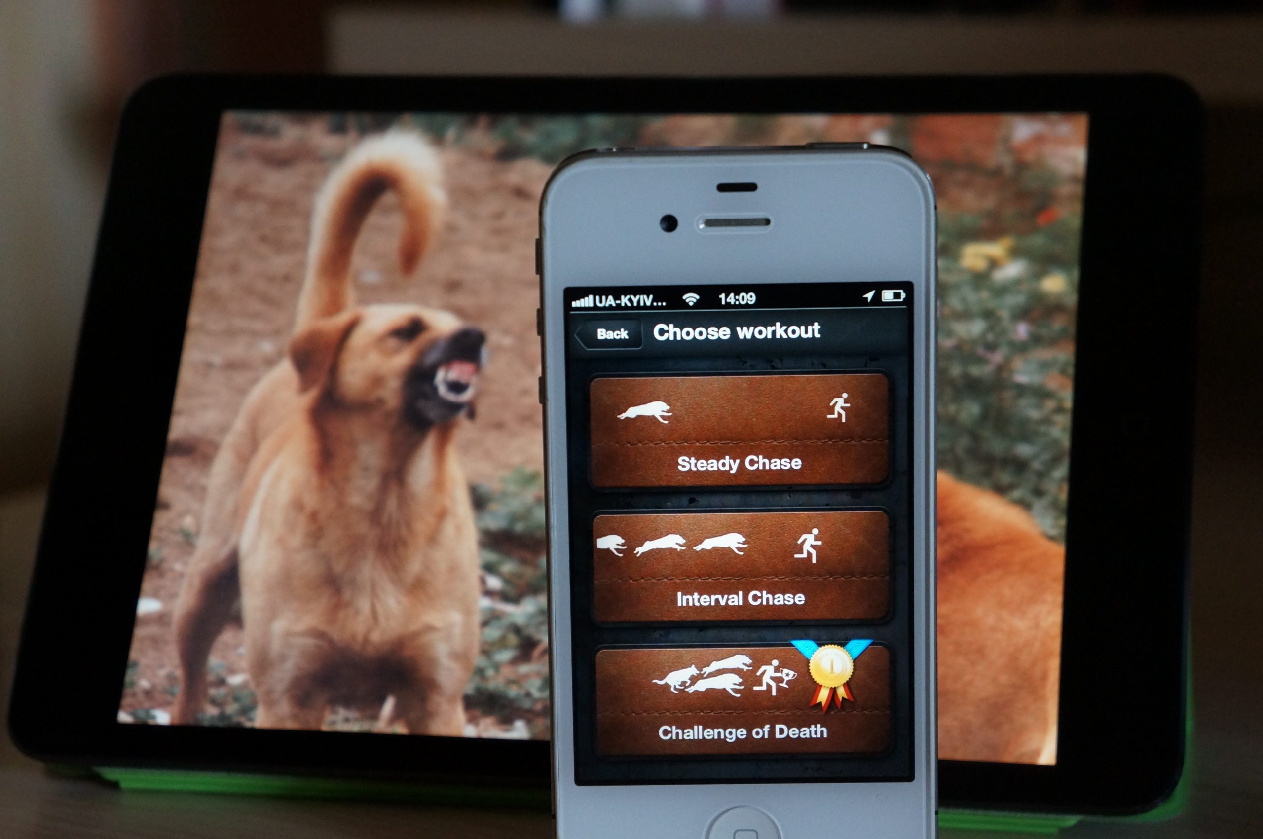 Убежали от зомби, да? От собак не убежите!