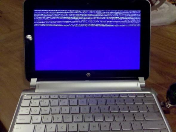 Windows-blue-screen-on-laptop
