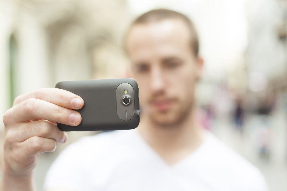 Не только для Instagram*: 10 практических применений камеры вашего смартфона