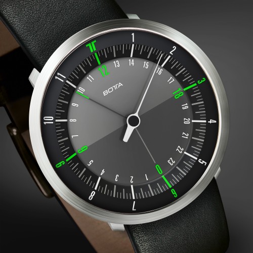 DUO — новые часы с зелёно-чёрным циферблатом и поддержкой двух часовых поясов.