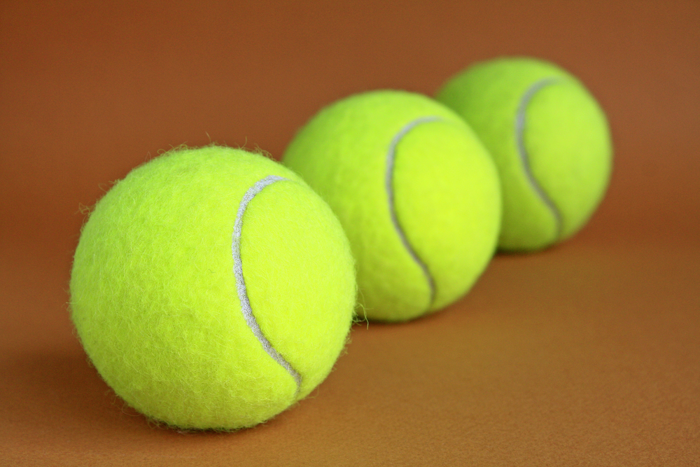 Высота теннисного мяча. Теннисный мяч. Теннисный мяч для физкультуры. Массаж теннисным мячом. Метание теннисного мяча.