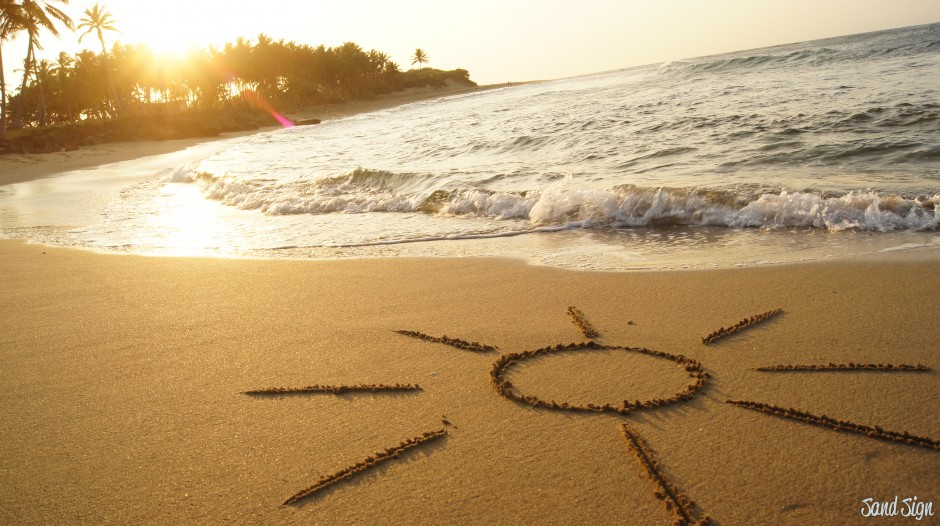 Было счастье было лето. Надпись на песке. Надпись на песке на море. Лето солнце пляж. Надпись на песке счастье.