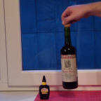 Как открыть бутылку вина без штопора, но с помощью супер-клея