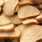 ИНФОГРАФИКА: 10 вещей, которые вы можете сделать с черствым хлебом