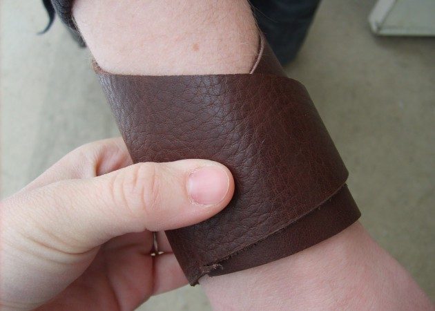 как сделать кожаный браслет