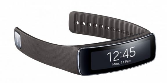 Gear Fit — новый фитнес-браслет от Samsung