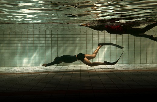 Как научиться дольше задерживать дыхание под водой. Как научиться долго не дышать под водой