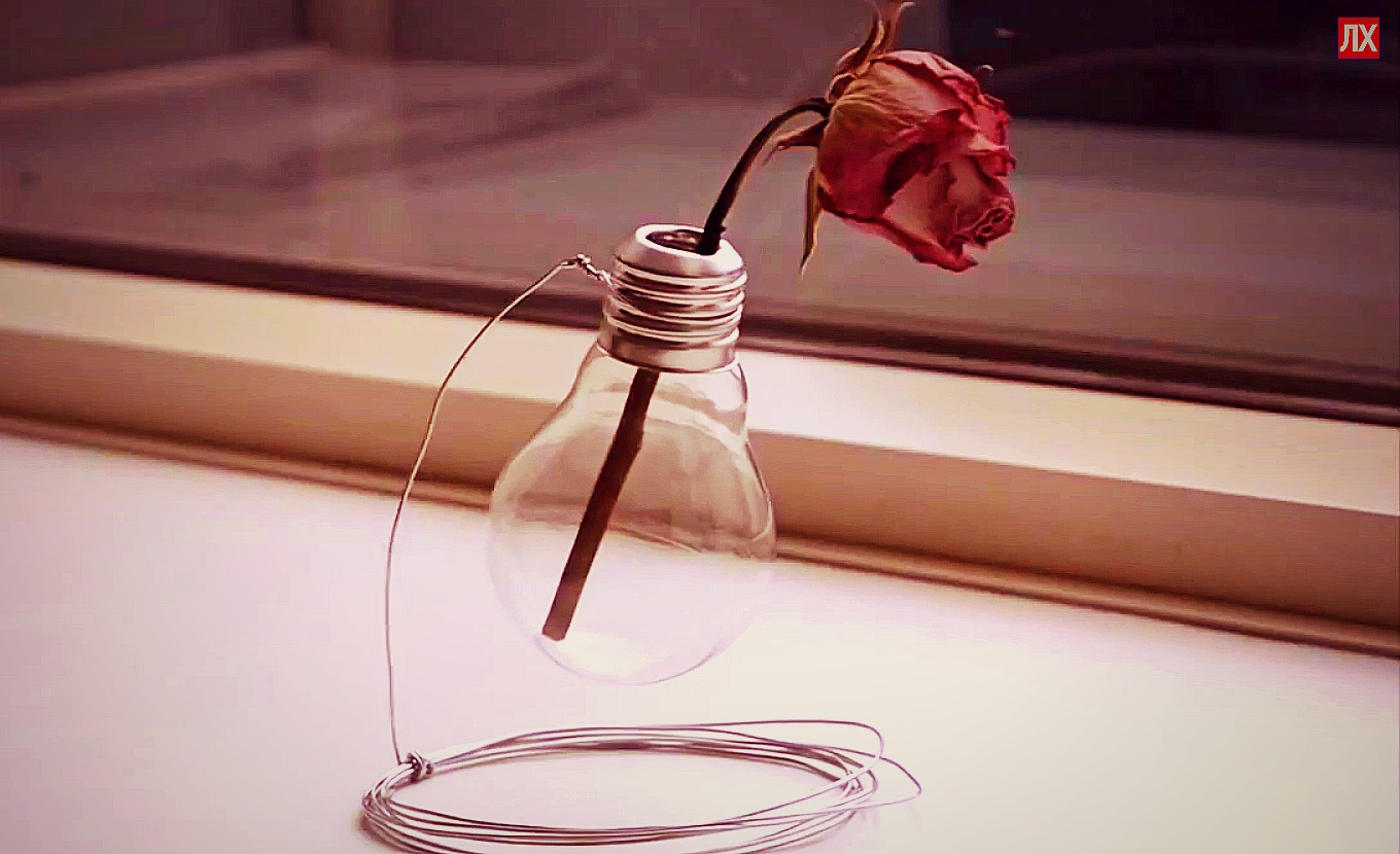 Как сделать вазу из перегоревшей лампочки