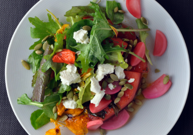 Салат из жареного арбуза и маринованной редьки