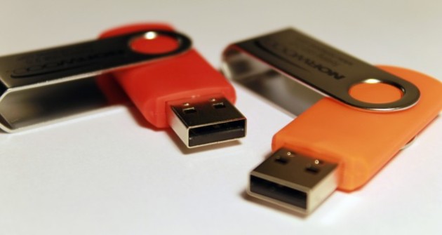 USB-флешки и жесткие диски сделали внешние накопители других типов (и большей емкости) устаревшими.