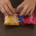 Как удобно открыть пачку чипсов или снэков