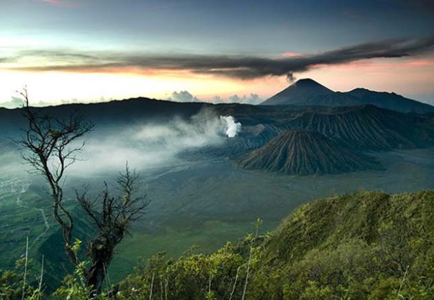 Закат в Индонезии