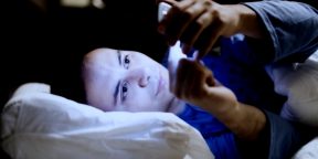 Как использовать смартфон перед сном без вреда для здоровья