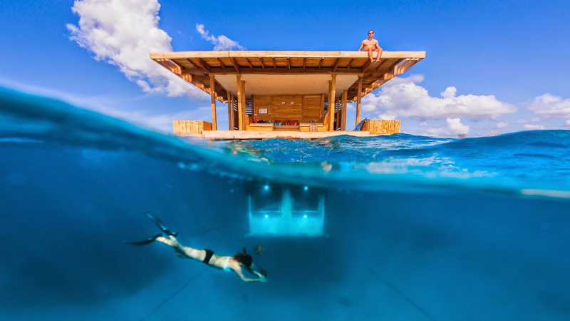 Подводная комната отеля The Manta Resort
