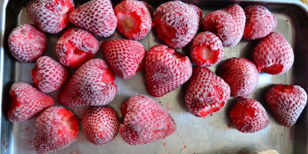 Как хранить клубнику правильно: замораживайте ягоды