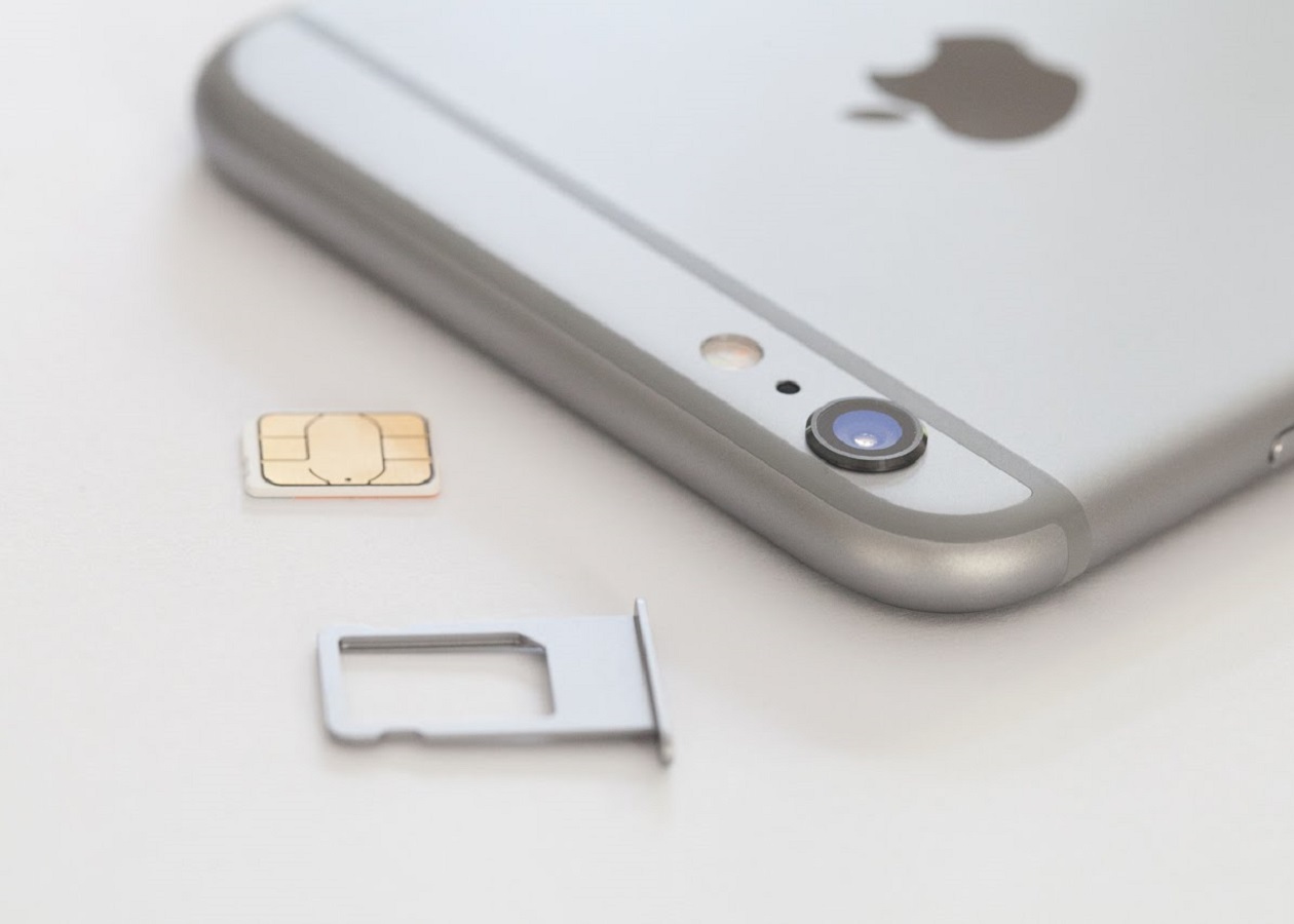 Apple и Samsung хотят отправить традиционные SIM-карты на свалку