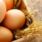 Почему американцы моют яйца, а мы — нет?
