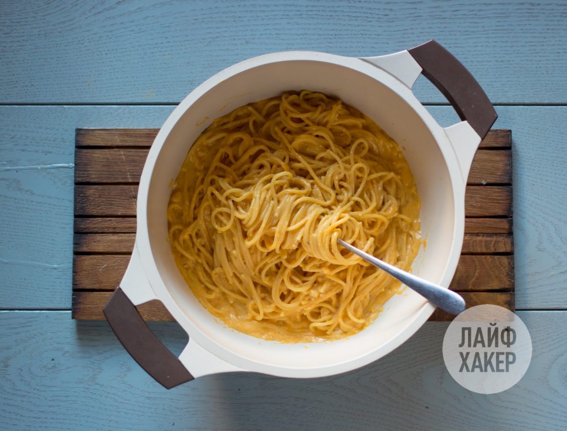 РЕЦЕПТЫ: Сливочная паста с тыквой в одной посуде — Лайфхакер