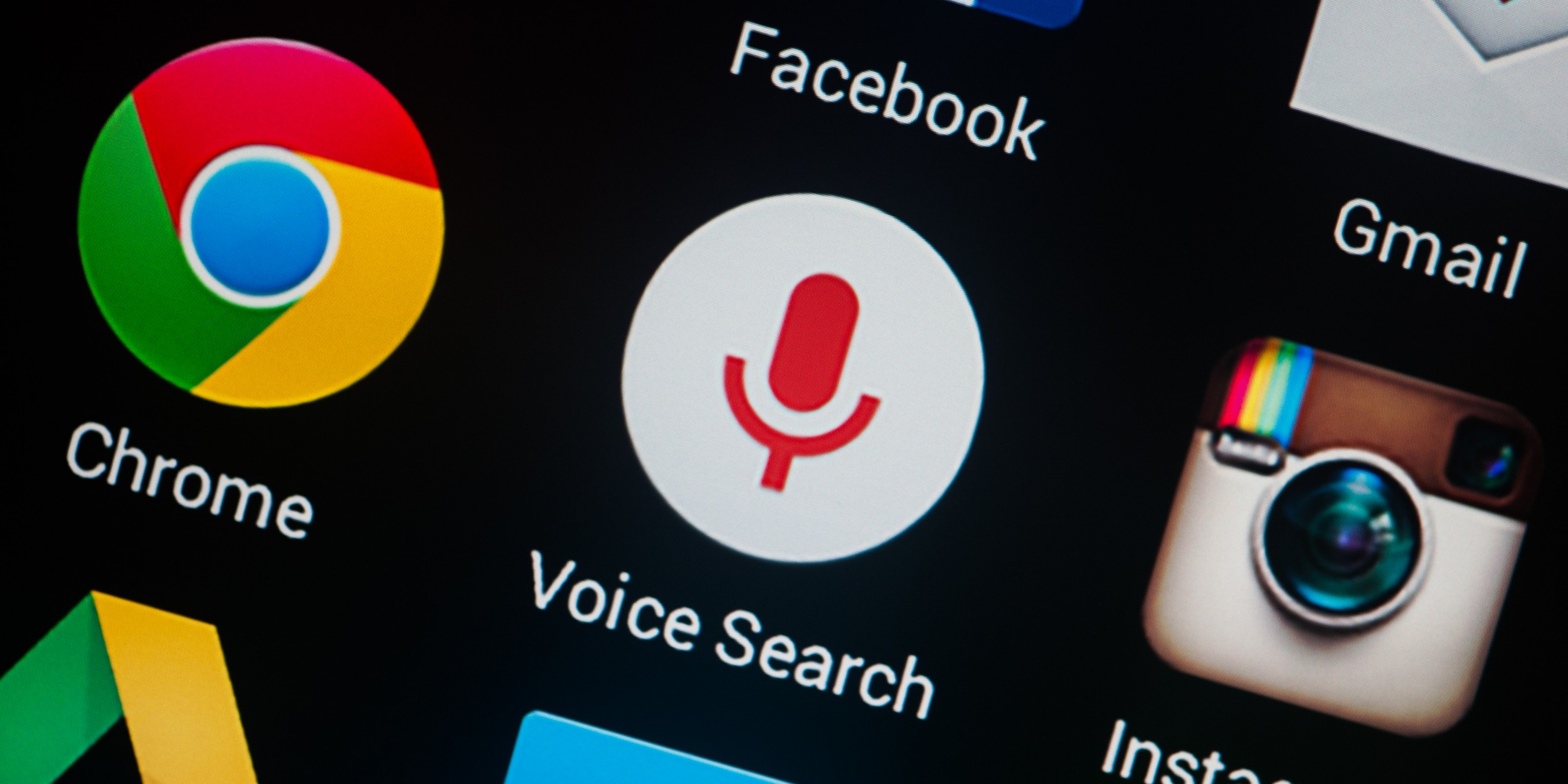 Voice search youtube. Голосовой поиск. Гугл. Микрофон Google. Гугл фото.