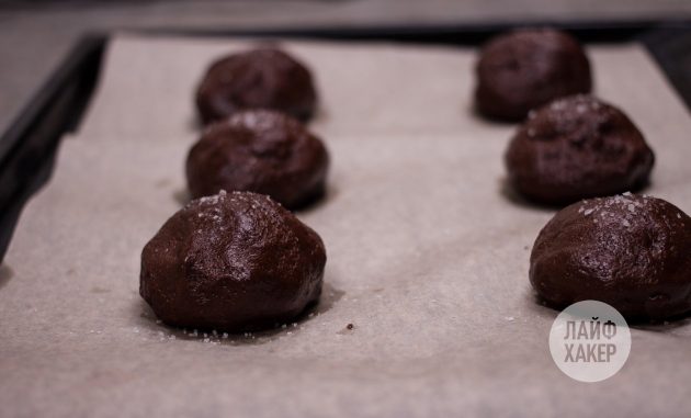 Идеи для завтрака: печенье с шоколадной пастой — выложите шарики текста на противень