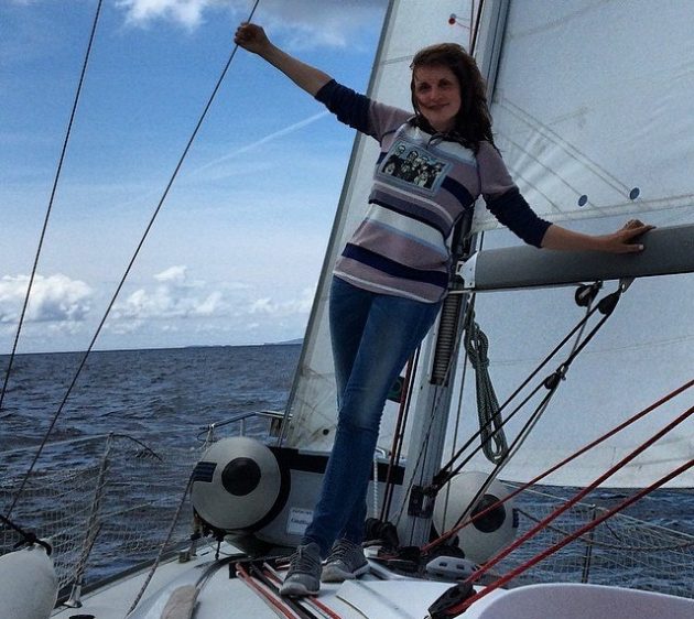 Анна Кондратьева («Республика кошек») занимается яхтенным спортом