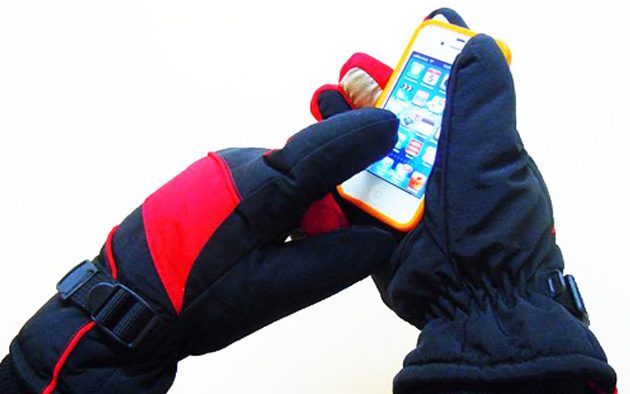 Что подарить на Новый год: лыжные перчатки для смартфонов