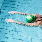 Как научиться плавать брассом