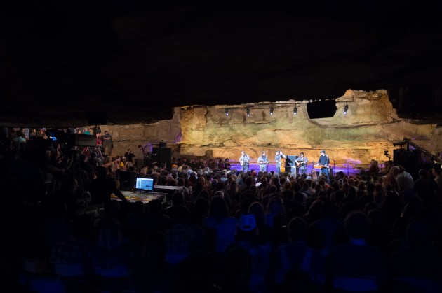 Концертная площадка Bluegrass Underground внутри пещеры