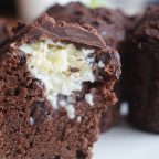 РЕЦЕПТЫ: Шоколадные кексы с начинкой и два варианта шоколадного печенья