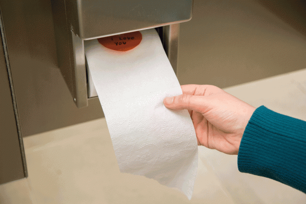 валентинка на туалетной бумаге