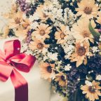 Небанальные подарки к 8 Марта: как удивить и порадовать любимых женщин