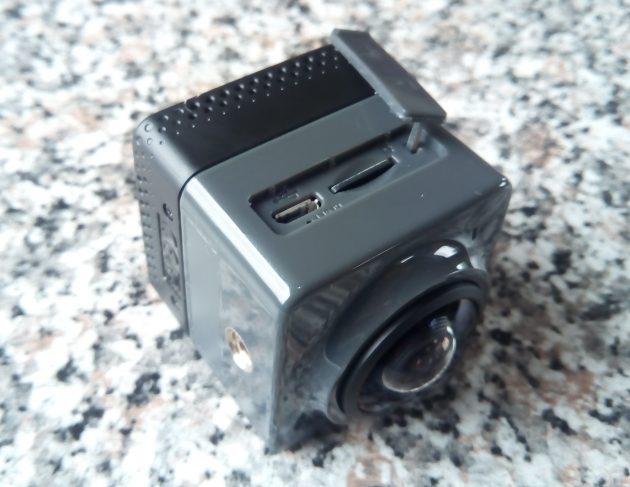 Cube 360: слот microSD и порт microUSB