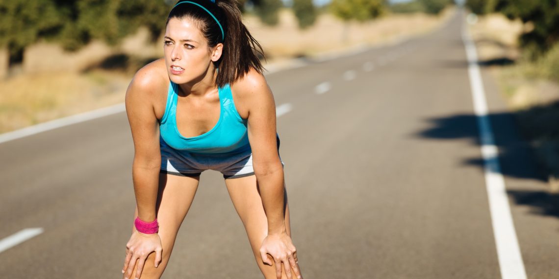 seks-pri-probezhke-konchayut-nevinimaya-v-pizdu