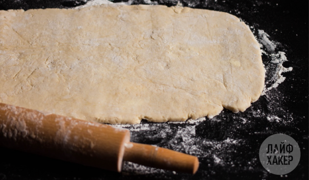 Простой рецепт круассанов: раскатайте тесто в прямоугольный пласт