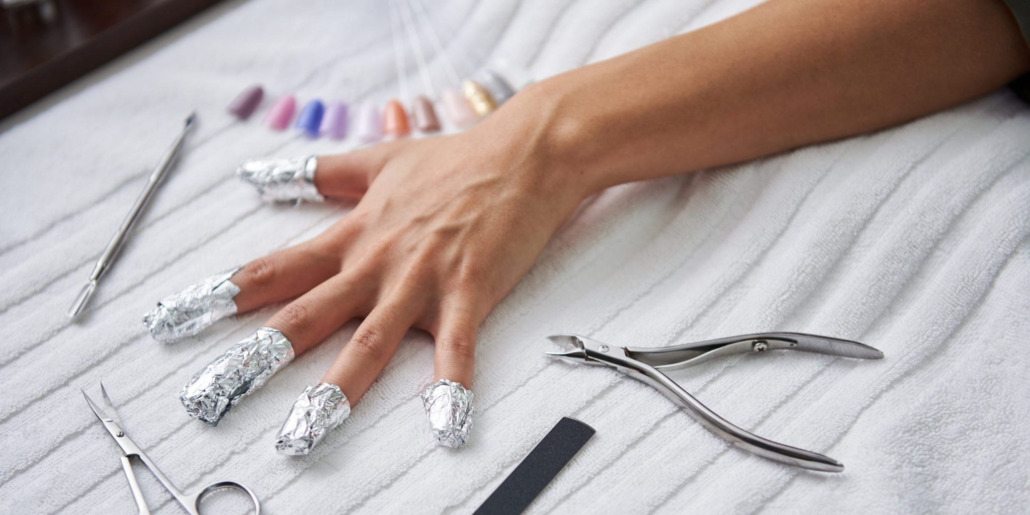 снятие нарощенных ногтей. снятие искусственных ногтей. маникюр снятие покрытие. как снять нарощенные ногти в домашних условиях. снятие гель лака.