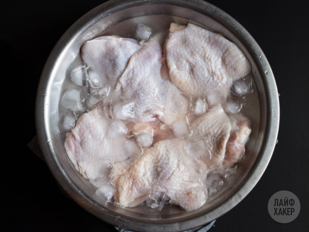 Как зажарить в духовке курицу с хрустящей корочкой