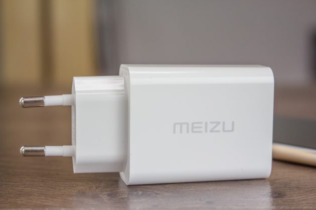 Meizu Pro 6: зарядник